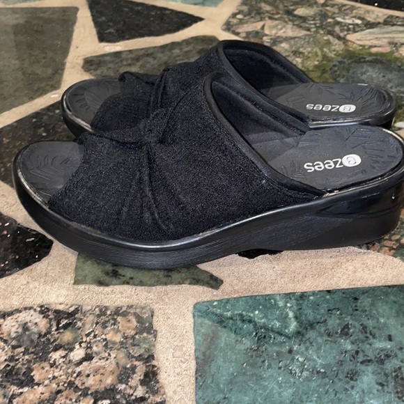 Bzees Sunburst Slide Wedge Sandal - Picture 5 of 7